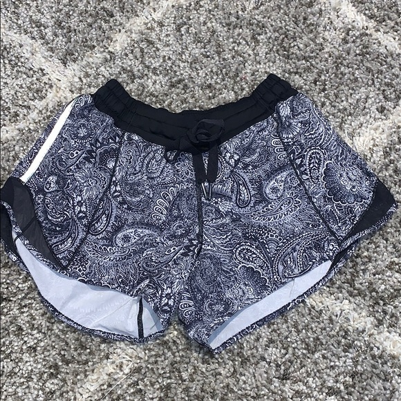 lululemon athletica Pants - Lululemon hotty hot short